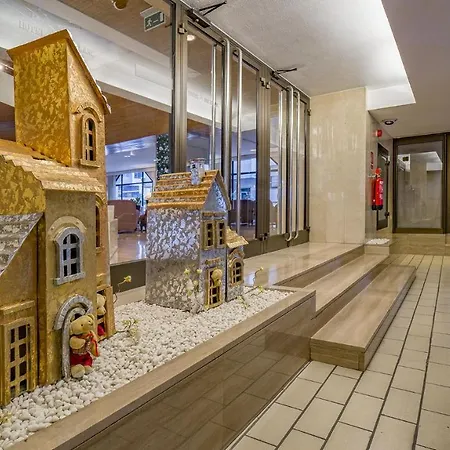 Hotel Roc Blanc & 4*