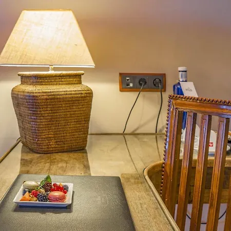 Hotel Roc Blanc & 4*